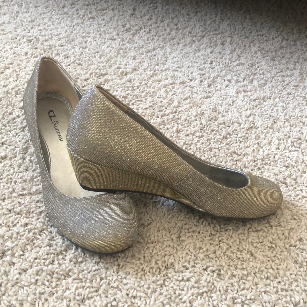 Gold shimmer close-toe wedges